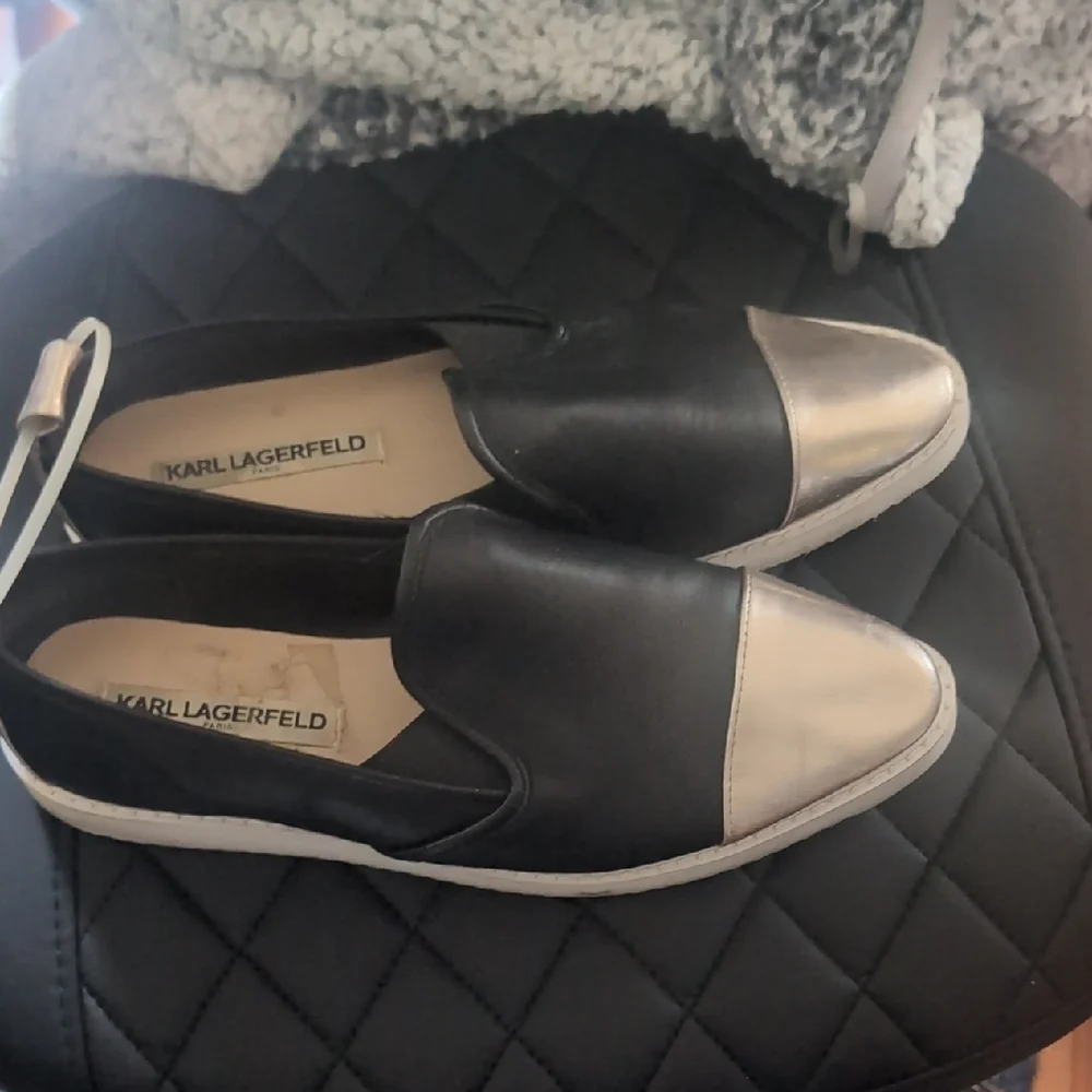 Karl Lagerfeld Size 8M Black & Silver Slip-On Loafers